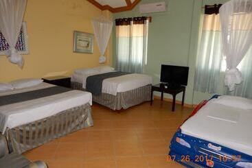 هتل Hôtel Villa Lamarre