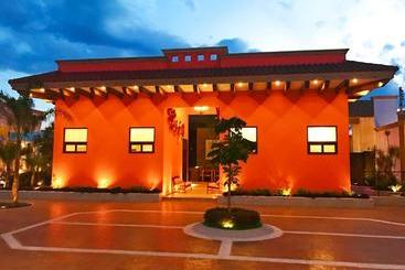 酒店 Royal Serennia Small Boutique