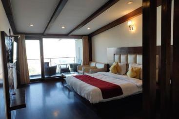 Resort Queen Of Hills