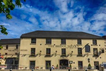 민박 The Bridge Tavern