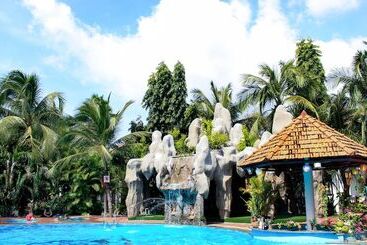 Four Oceans Beach Resort   Bon Bien Mui Ne