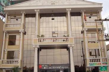 Отель Amit International