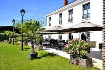 ホテル Auberge Du Château Bleu