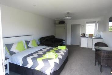 فندق على الطريق Cromwell Escape