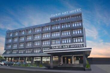 Taris Art Hotel Phrae