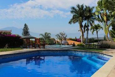 Lindo Ajijic Bed & Breakfast