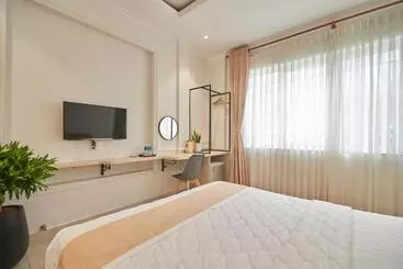 Bin Bin 10   Mimosa Hotel Near Tan Son Nhat Airport