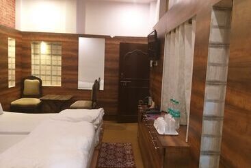 Dwivedi Hotels Hotel Elena