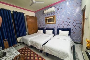 酒店 Anukampa Paying Guest House