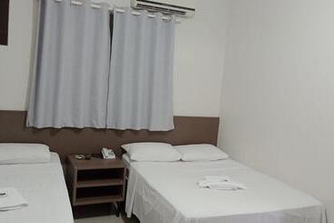 ホテル Plaza Pontes E Lacerda