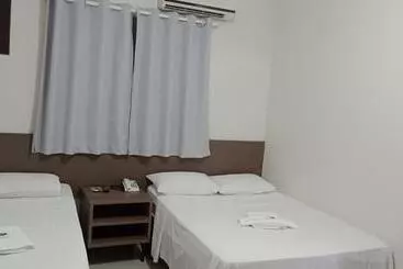 ホテル Plaza Pontes E Lacerda