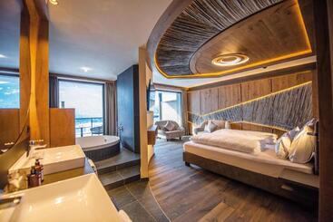 Leitgam Luxury Hotel For Two