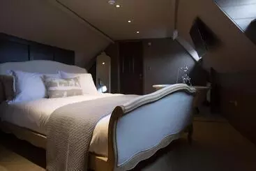 The Lion Hotel Pub & Restaurant