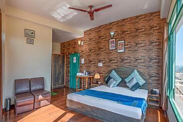 ホテル Trimurti Pine Valley Resort