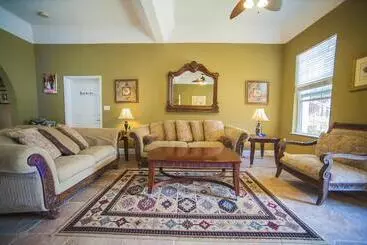 Shangri La Boutique Bed & Breakfast