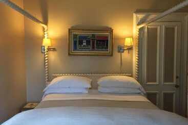 Hudson City Bed & Breakfast