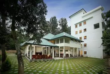 Resort Pepper Vine