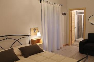 تختخواب و صبحانه Rooms Maison 3 Magnoni