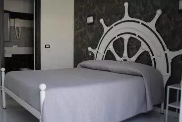تختخواب و صبحانه Badinomare