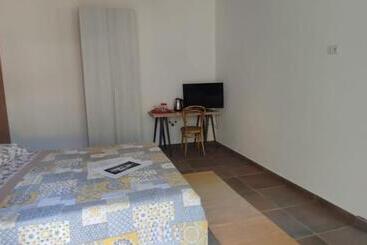 مبيت وإفطار Villa Montemma