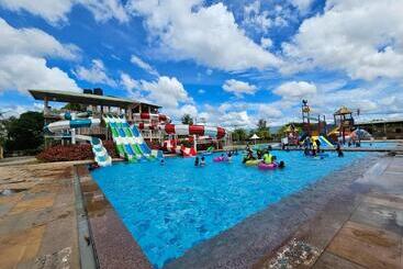 Uva Meridian Bay Resort & Spa