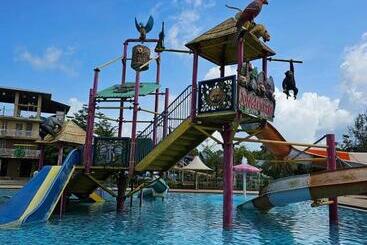 Uva Meridian Bay Resort & Spa