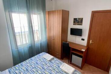 تختخواب و صبحانه Il Canarino Affittacamere