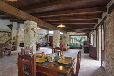 تختخواب و صبحانه Roba Degli Ulivi