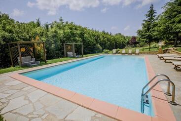 צימר Villa Loghino