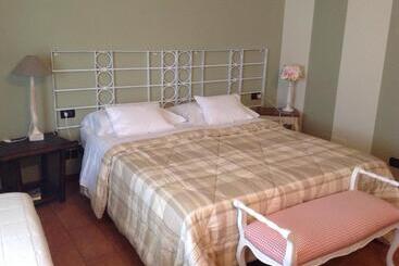 تختخواب و صبحانه Girelli Sorelle