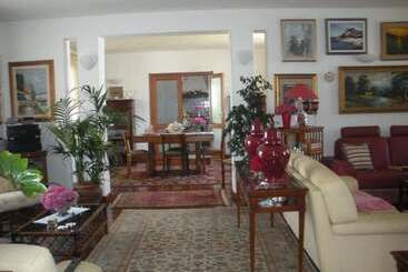 تختخواب و صبحانه Il Pagio