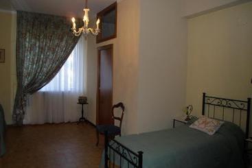 تختخواب و صبحانه Vacanze Senesi