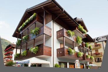 تختخواب و صبحانه Villa Lucin