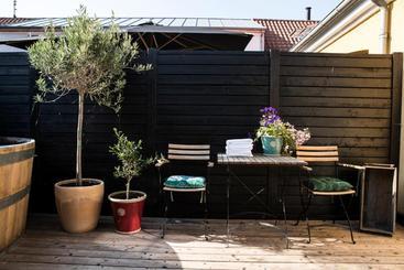 Femmasteren Hotel & Hostel