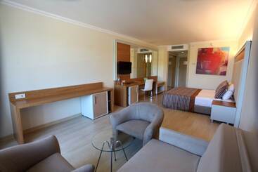 هتل Aqi Pegasos Resort