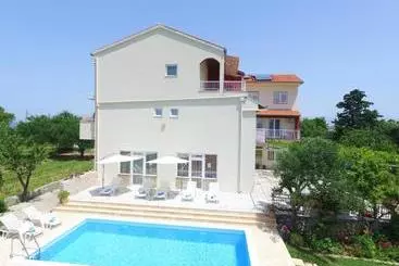 ベッドアンドブレックファースト Bed&breakfast Nada