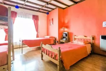 تختخواب و صبحانه Samarce House