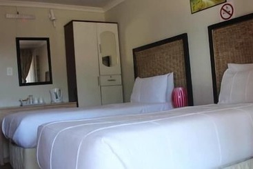 Panzió J And E Cyaara Guest House