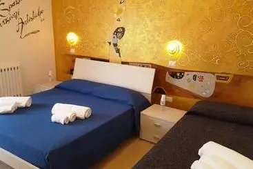 تختخواب و صبحانه La Dimora Degli Artisti