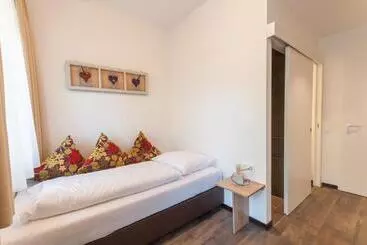 ベッドアンドブレックファースト Pension Max