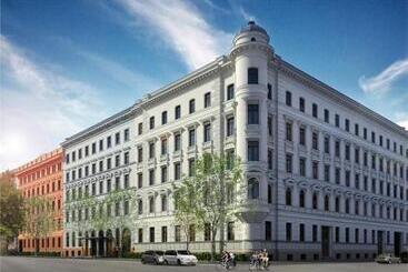 Grand Poet Hotel And Spa By Semarah