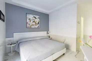 هتل Little Aurelius