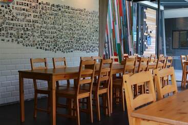 تختخواب و صبحانه Dou House