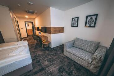 تختخواب و صبحانه Orange