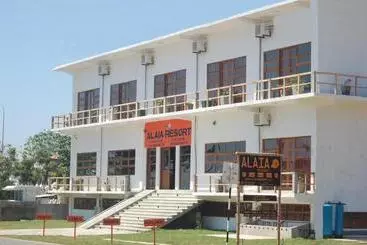 Resort Rise & Set   Arugambay
