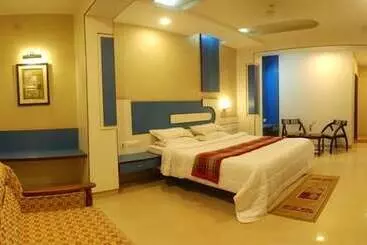 Hotel Nayak Beach Resort