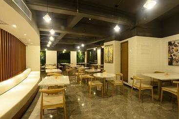 Starway Hotel Zhaoqin Qixingyan