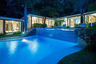 The Breeze Hotel & Villas