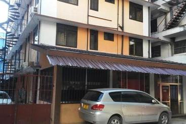 هاستل Safari Inn