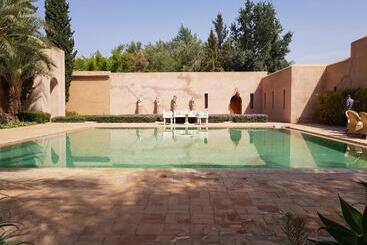 Hotel Palais Claudio Bravo